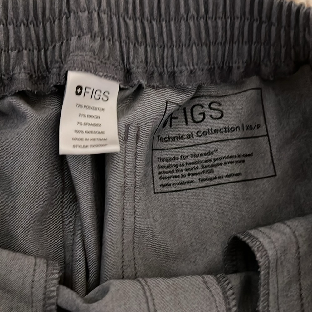 FIGS SCRUBS BUNDLE - Picture 5 of 6